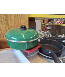 CASSEROLE EN TOLE ÉMAILLÉE