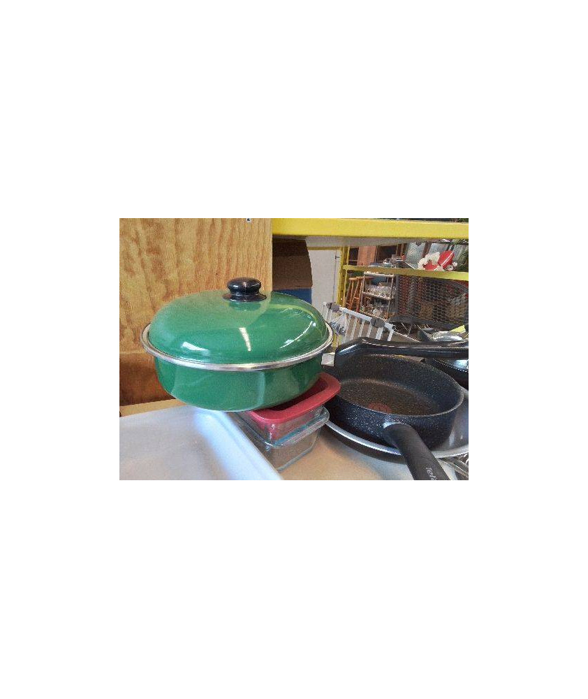CASSEROLE EN TOLE ÉMAILLÉE 