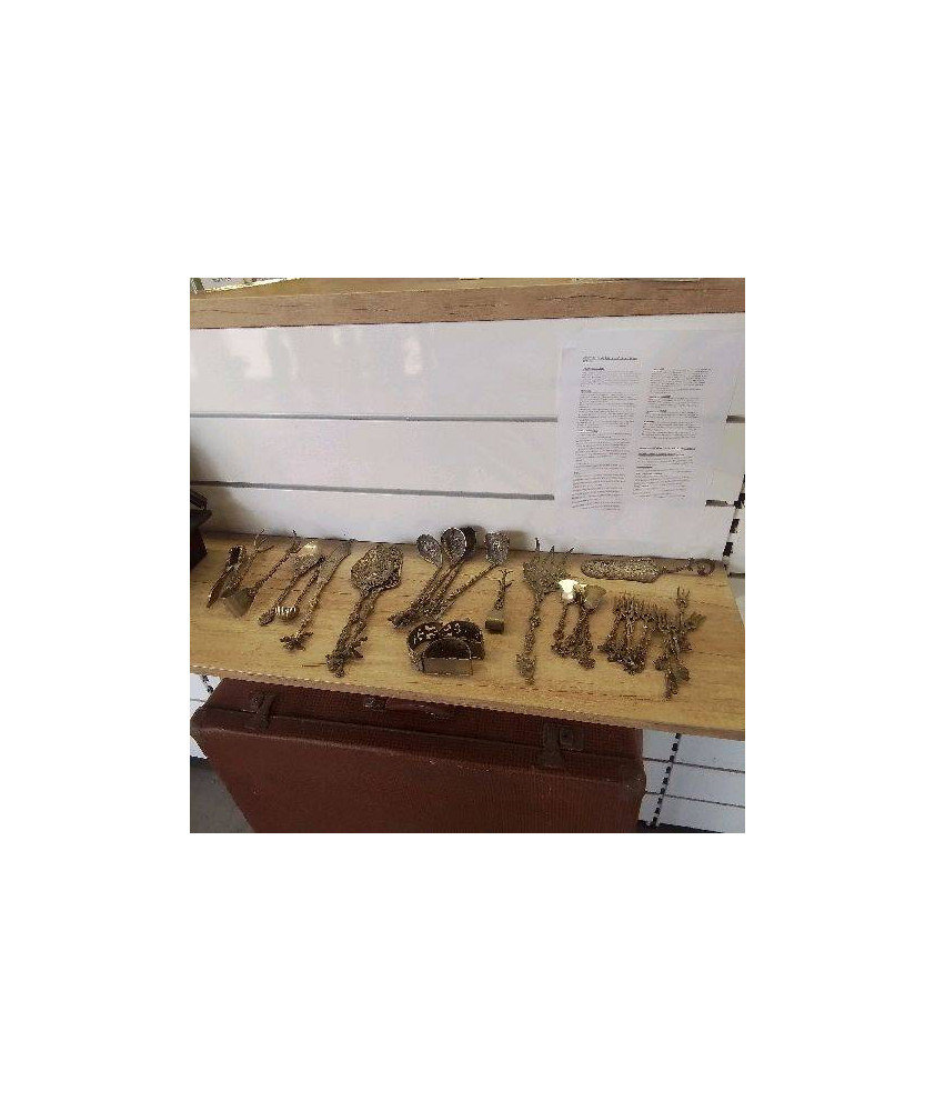 33 PIECES DE SEVICE EN METAL 