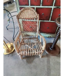 FAUTEUIL ENFANT ROTIN ET VANNERIE ANNÉES 50 EN L\'ÉTAT 