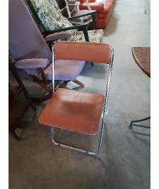 CHAISE PLIANTE PIÈTEMENT MÉTAL CHROMÉ ASSISE ET DOSSIER SKAÏ FAUVE ANNÉES 70