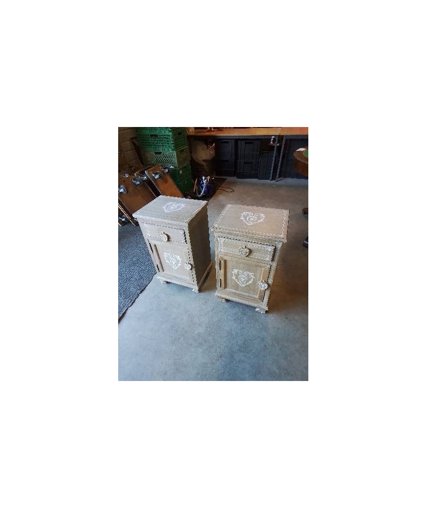 CHEVET BOIS CERUSÉ  AUX COEURS 1 TIROIR 1 PORTE