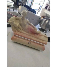 BOITE FEMME ALLONGEE 