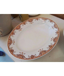 PLAT EN PORCELAINE