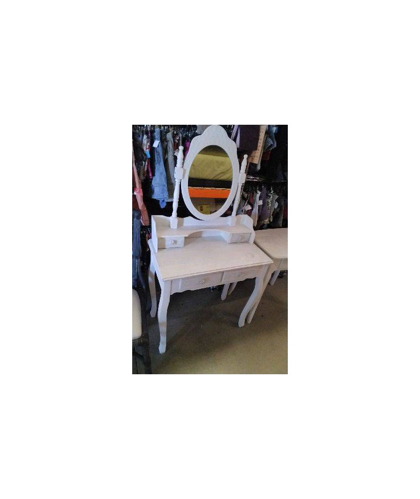 COIFFEUSE BLANCHE EN LETAT