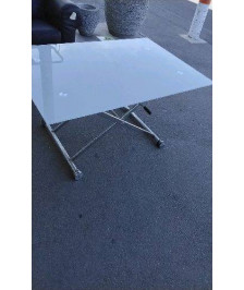 TABLE RELEVABLE DESSUS VERRE EN LETAT 