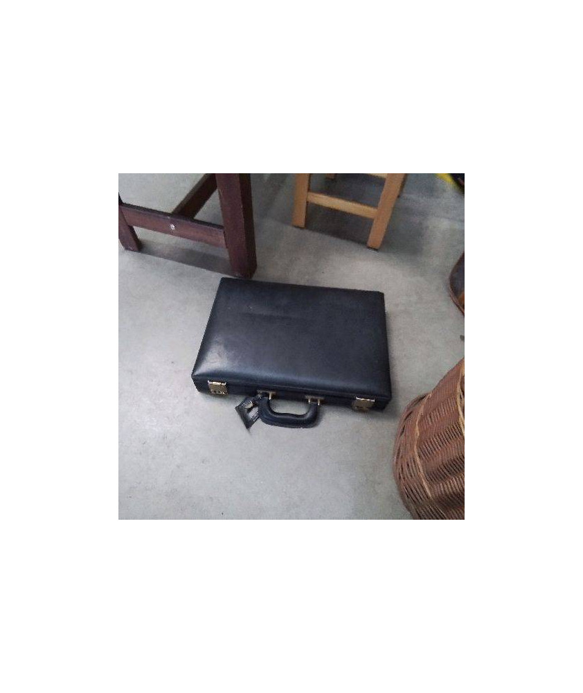 ATTACHÉ CASE
