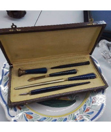 NECESSAIRE DE BUREAU