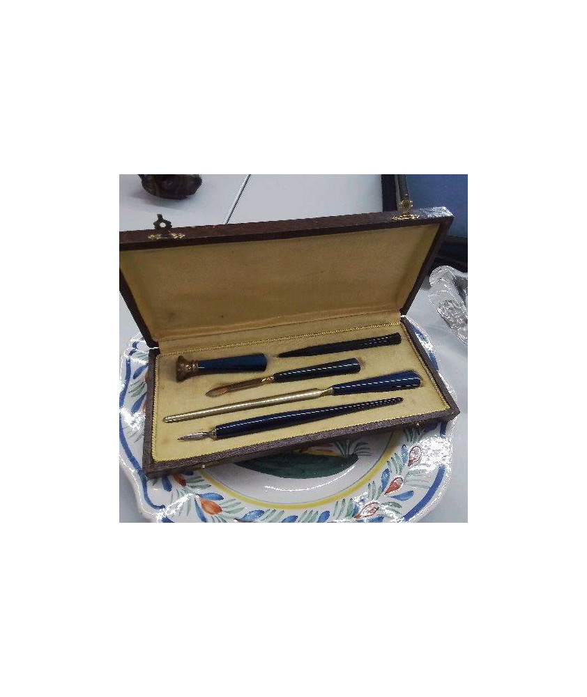 NECESSAIRE DE BUREAU