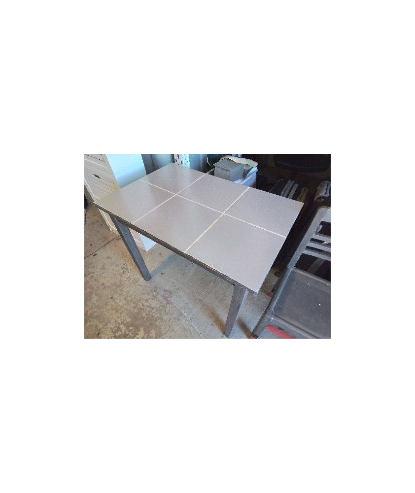 PETITE TABLE CARRELÉ GRISE 