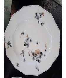 PLAT EN PORCELAINE 