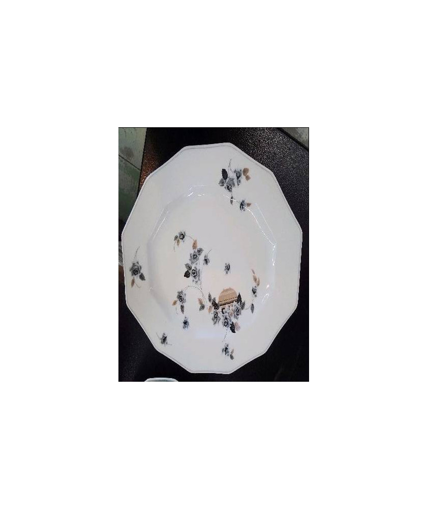 PLAT EN PORCELAINE 
