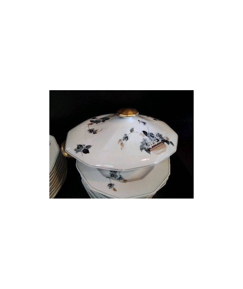 SOUPIERE EN PORCELAINE 