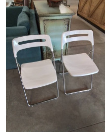 CHAISE PLIANTE MÉTAL CHROMÉ ASSISE ET DOSSIER RÉSINE BLANC