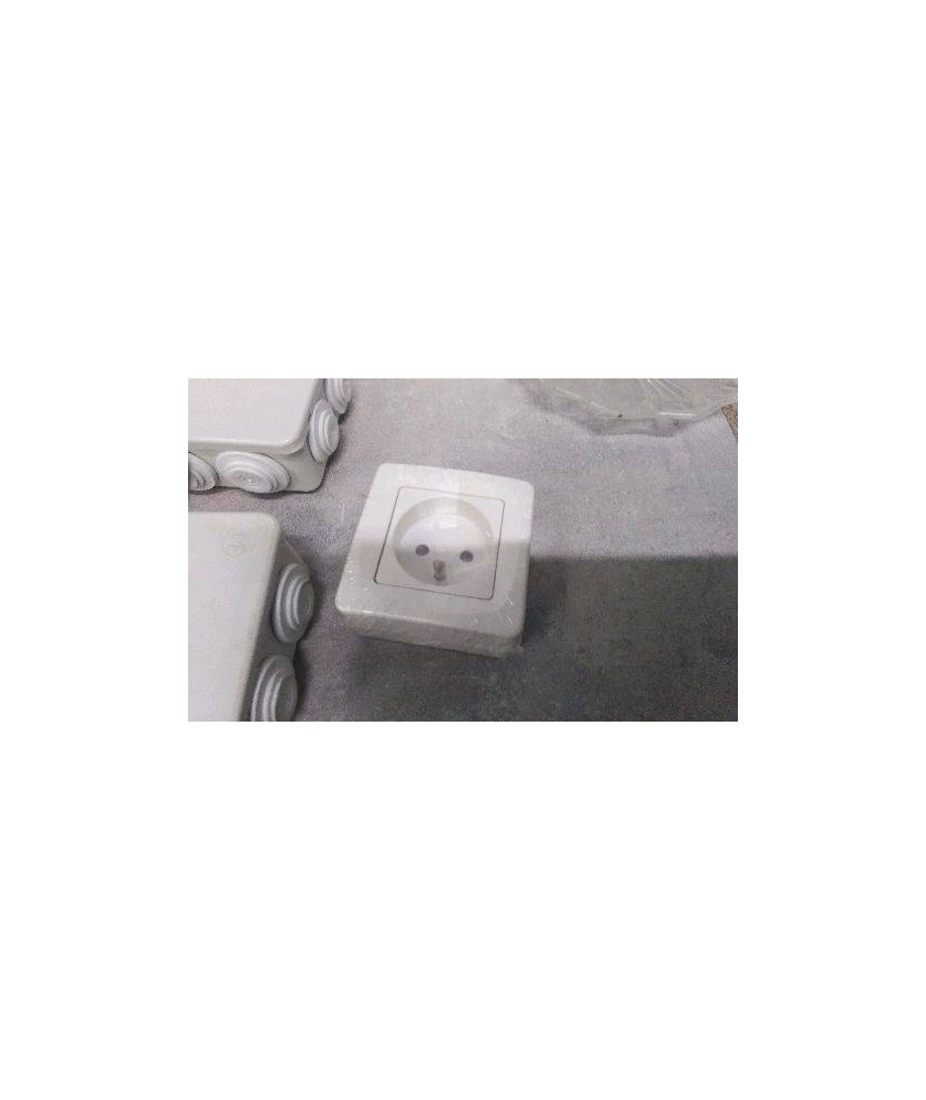 PRISE ELECTRIQUE 