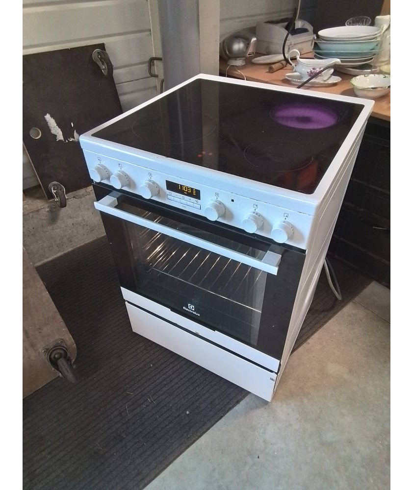 CUISINIÈRE ÉLECTRIQUE VITROCÉRAMIQUE 4 FOYERS ELECTROLUX EKC6670AOW CUISINIÈRE ÉLECTRIQUE VITROCÉRAMIQUE 4 FOYERS ELECTROLUX EKC6670AOW