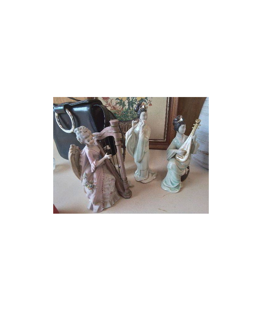 FIGURINE DE MUSICIENNE