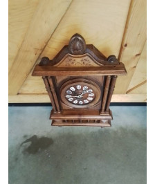 HORLOGE MURALE  BOIS A COLONNES MOULURÉ ET SCULPTÉ FIN XIXE EN L\'ÉTAT