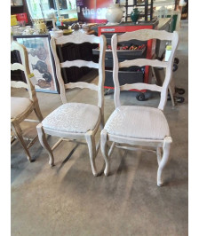 PAIRE DE CHAISES BOIS CÉRUSE ASSISE TISSU ECRU