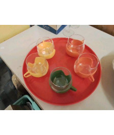 LOT DE 5 TASSES AVEC PLATEAU 