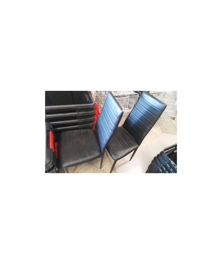 CHAISE PVC NOIRE EN LETAT 