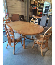 ENSEMBLE TABLE RONDE ROTIN ET VANNERIE PLATEAU BOIS 110X78CM 1RAL48CM AVEC 4 CHAISES ASSISE CAPITONN