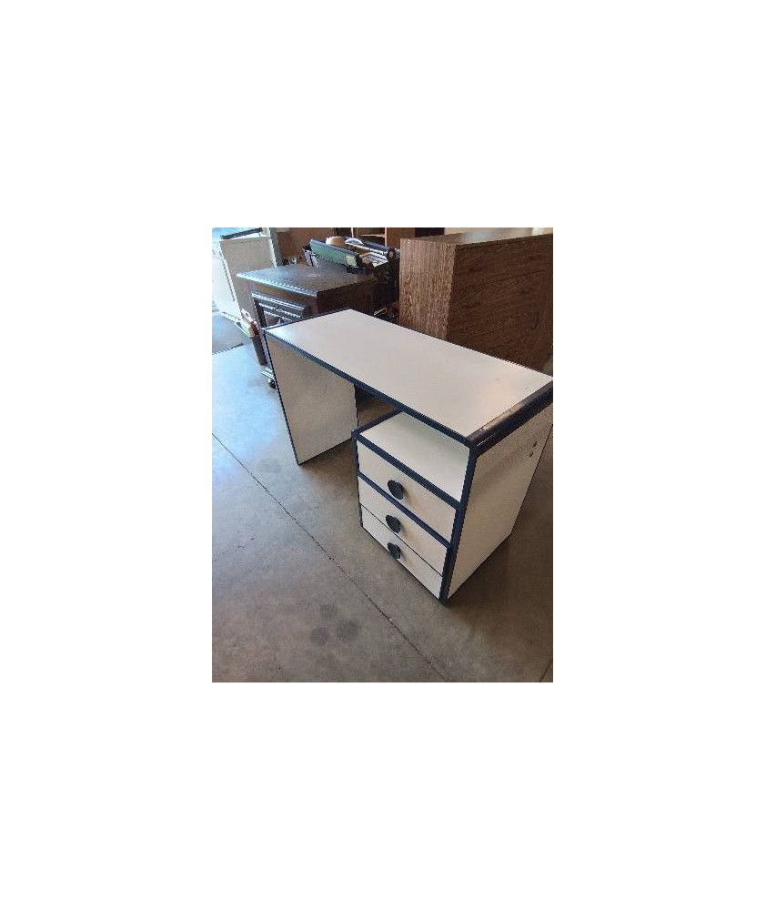 BUREAU RECTANGULAIRE BOIS BLANC LISERÉ BLEU 3 TIROIRS 1 NICHE 