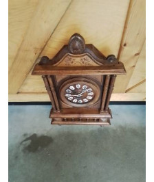 HORLOGE MURALE  BOIS A COLONNES MOULURÉ ET SCULPTÉ FIN XIXE EN L\'ÉTAT