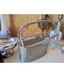 PANIER EN FER TISSÉ