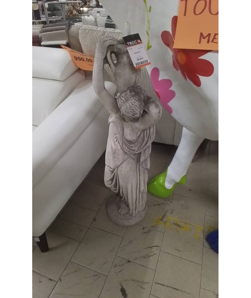 STATUETTE