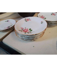 LOT 6 PETITES ASSIETTES EN PORCELAINE