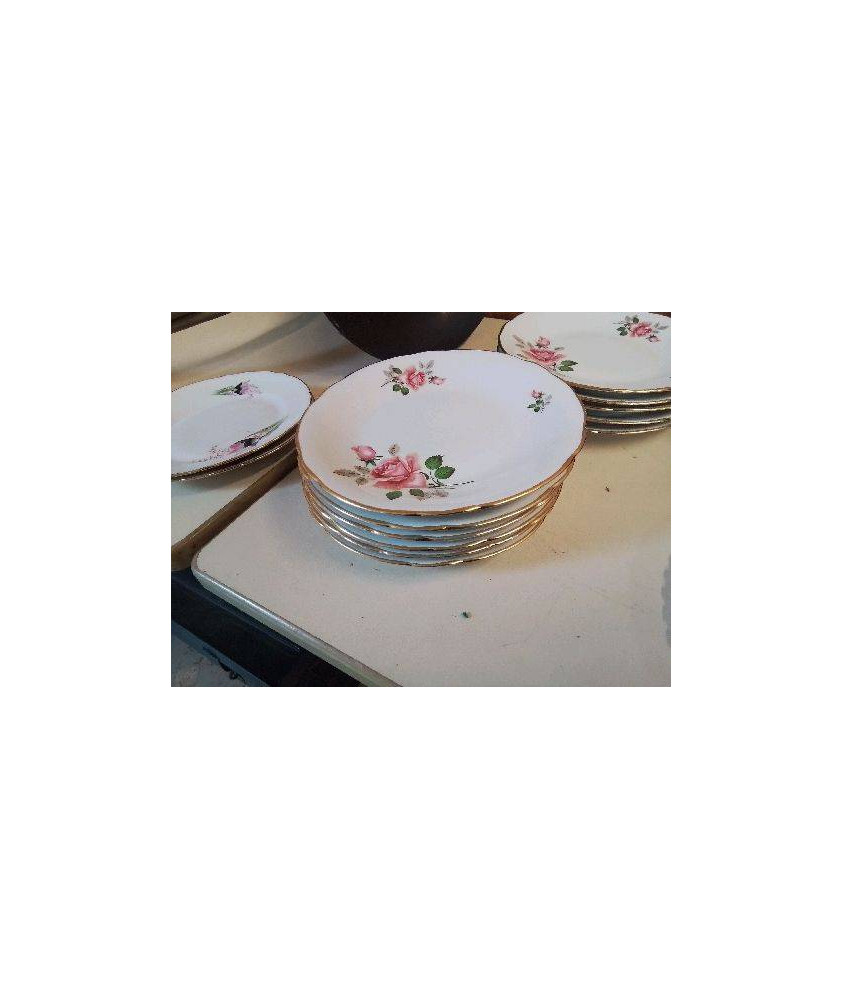 LOT 6 PETITES ASSIETTES EN PORCELAINE