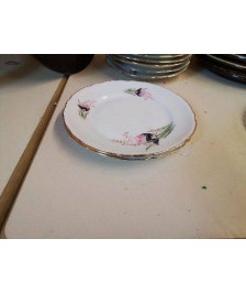 LOT 2 PETITES ASSIETTES EN PORCELAINE 