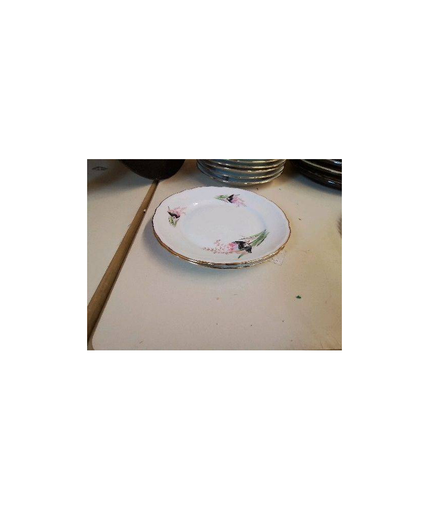 LOT 2 PETITES ASSIETTES EN PORCELAINE 