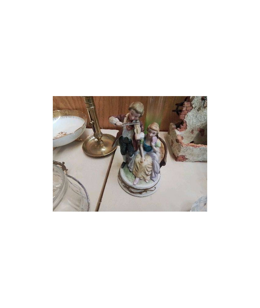 STATUETTE 