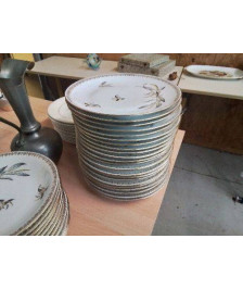 LOT 11 GRANDES ASSIETTES EN PORCELAINE 