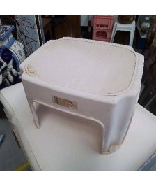 PETIT TABOURET PLASTIQUE