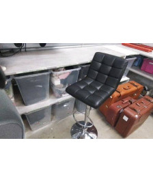CHAISE DE BAR SIMILI- EN L’ETAT 