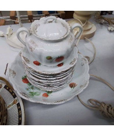 SERVICE VAISSELLE FRAISE 12 PIECES
