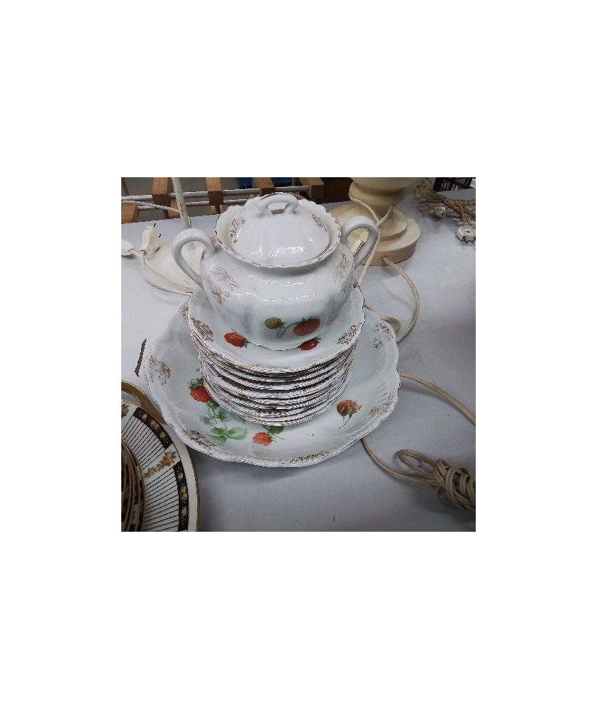 SERVICE VAISSELLE FRAISE 12 PIECES