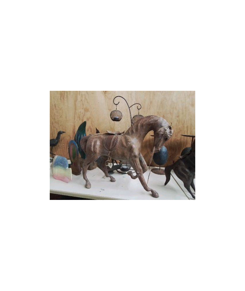 CHEVAL EN CUIR 
