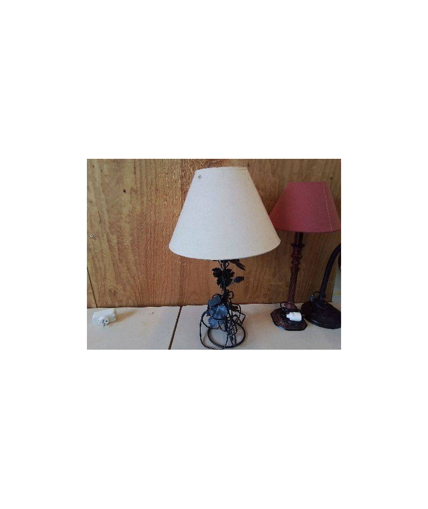 LAMPE PIED EN METAL MOTIF FLORAL 
