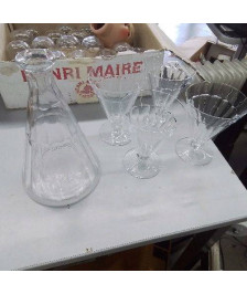 LOT 4 VERRES ET CARAFE EN CRISTAL 