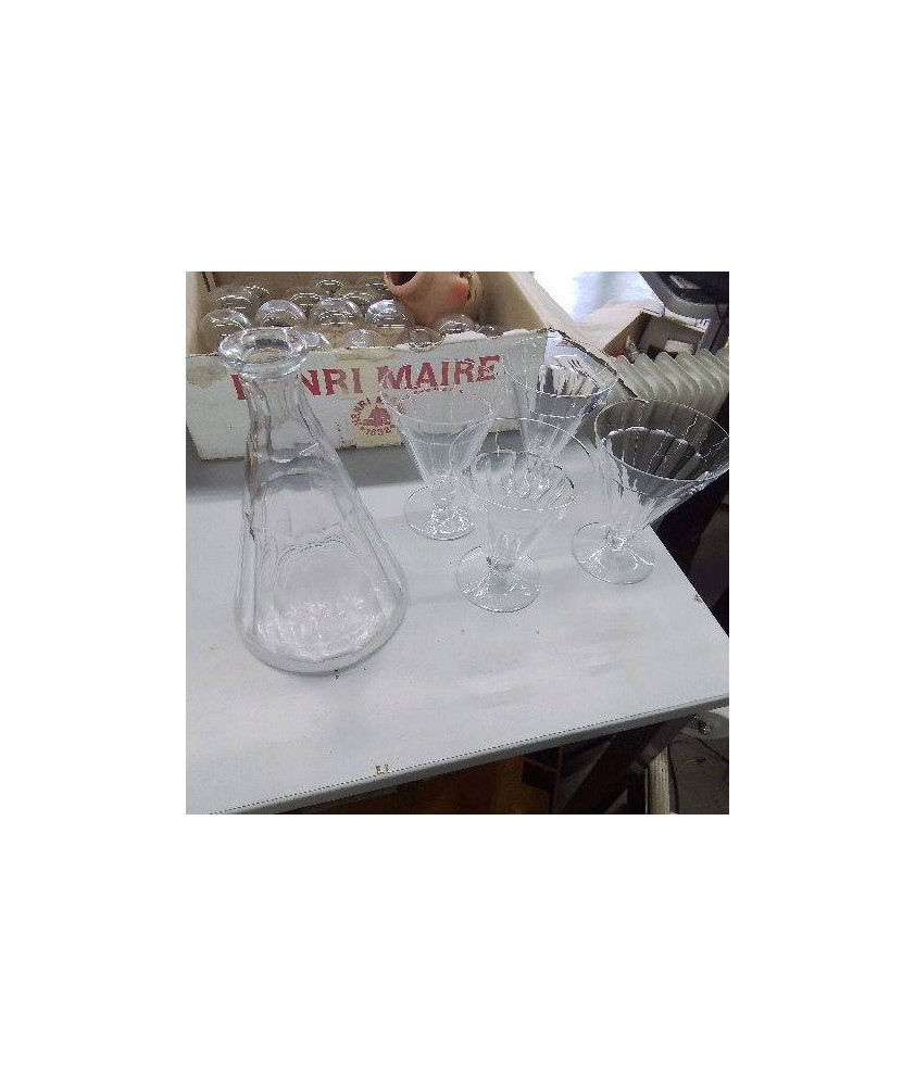 LOT 4 VERRES ET CARAFE EN CRISTAL 