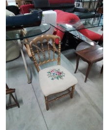 CHAISE BASSE  BOIS DORÉ ASSISE ECRU A FLEUR NAPOLÉON III 