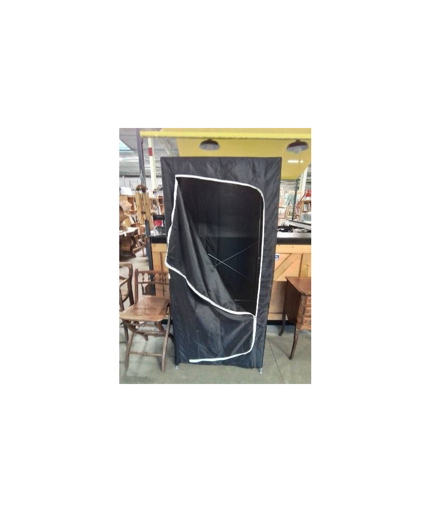 PENDERIE MÉTAL ET TISSU NOIR 