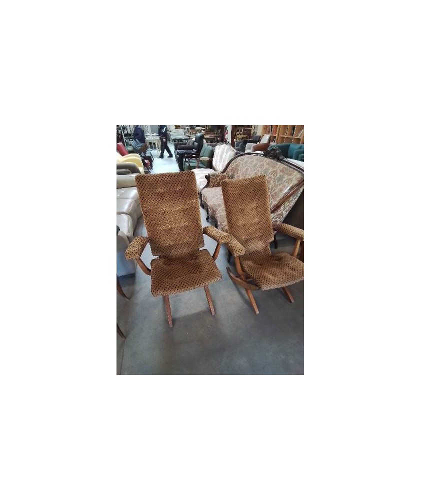 FAUTEUIL POLY X PAR POLYCONFORT BOIS ASSISE ET DOSSIER CAPITONNÉ VELOURS OCRE ANNÉES 70 FAUTEUIL POLY X PAR POLYCONFORT BOIS ASSISE ET DOSSIER CAPITONNÉ VELOURS OCRE ANNÉES 70