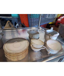 LOT 7 TASSES AVEC SOUCOUPES