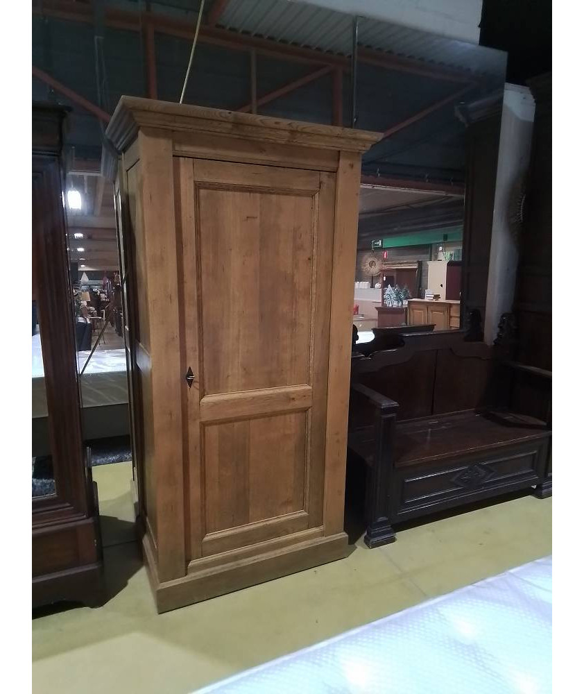 HOMME DEBOUT CHENE MASSIF 