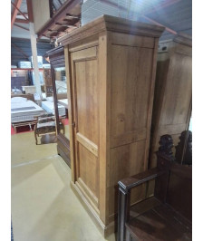 HOMME DEBOUT CHENE MASSIF 